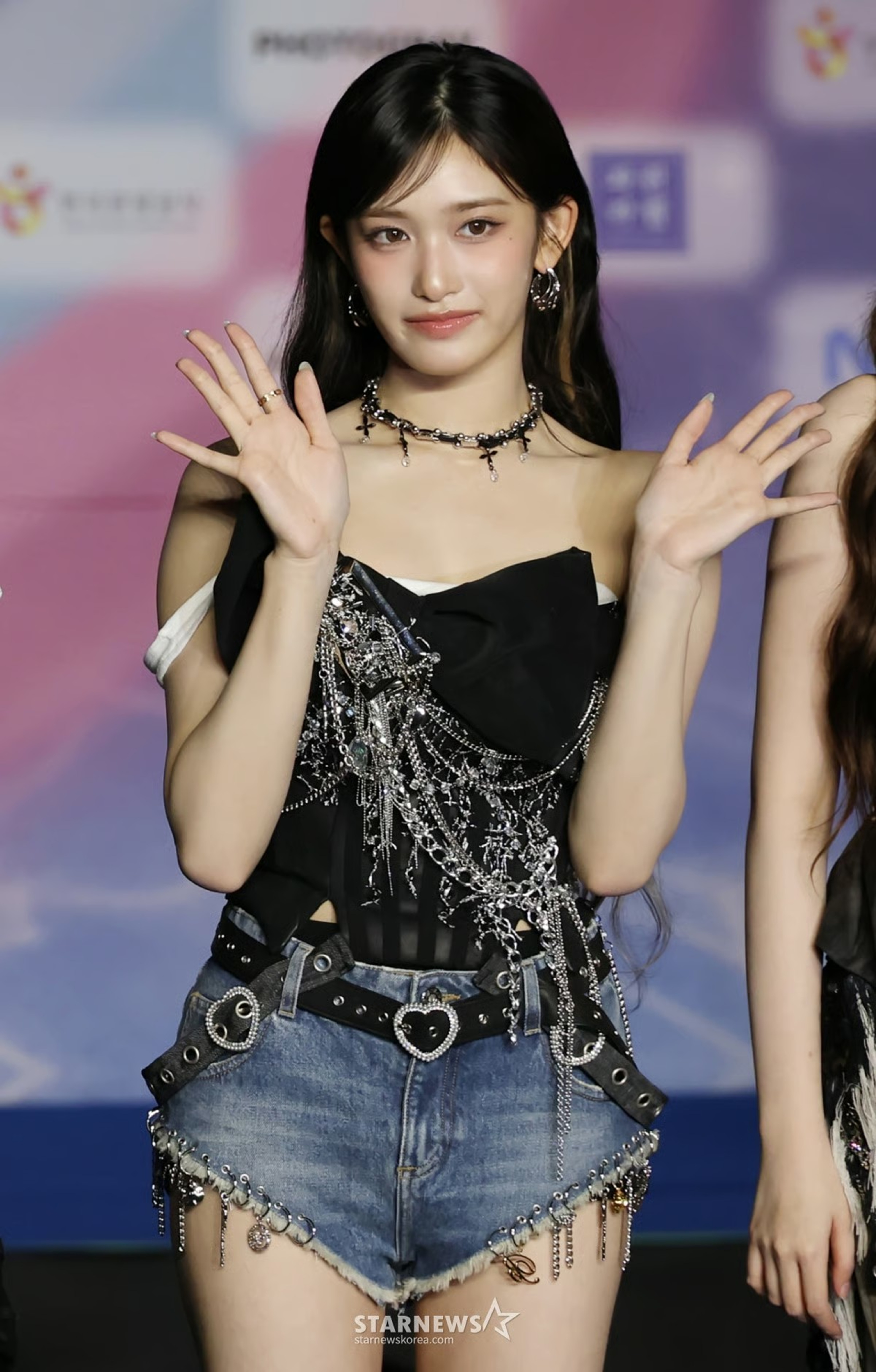 IVEのイソ、2025年の大学修学能力試験は受験せず | KOREA WAVE